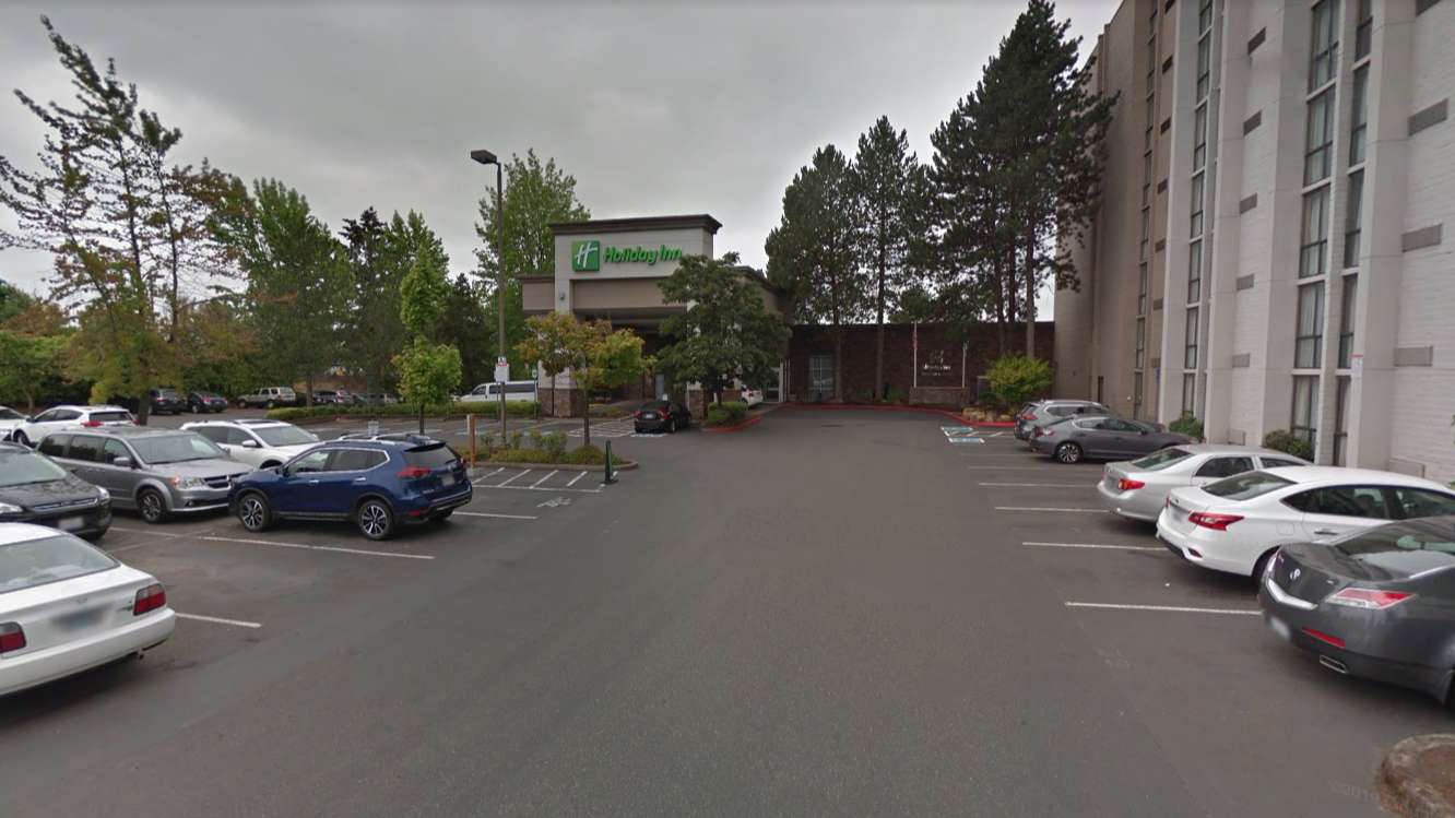 Holiday Inn PDX Airport Parking