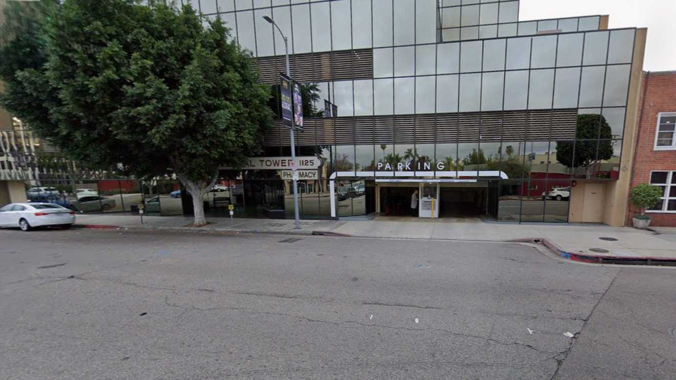 1125 S Beverly Drive Parking