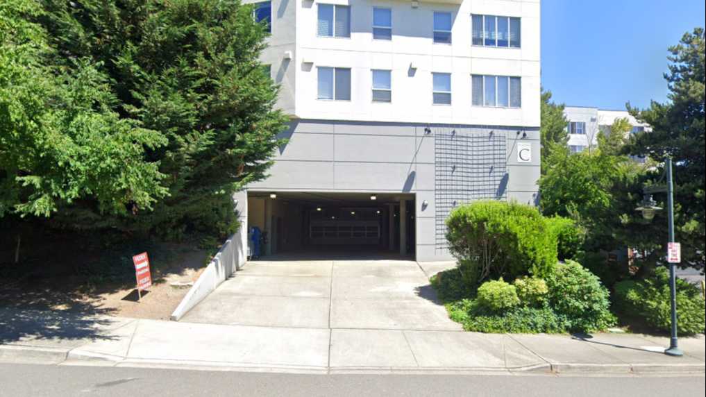 528 Central Way Parking