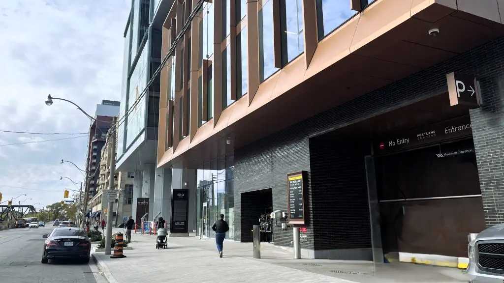 530 Front St W Parking