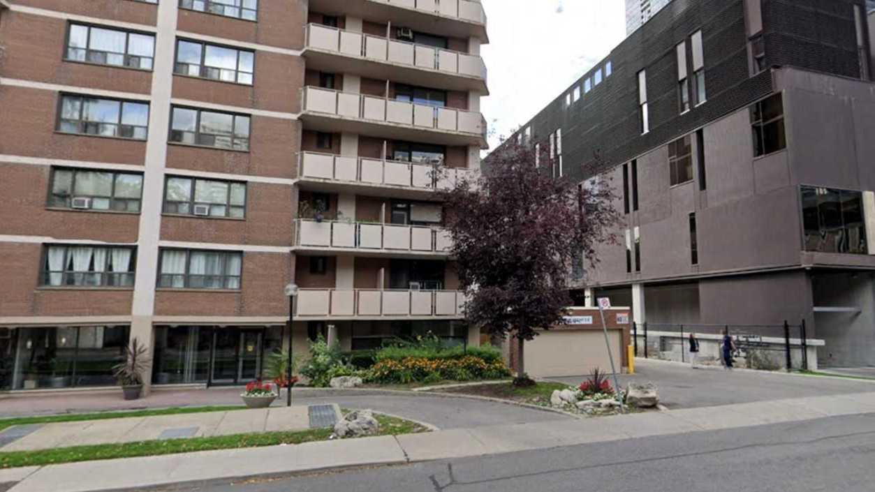 10 Huntley Street Parking