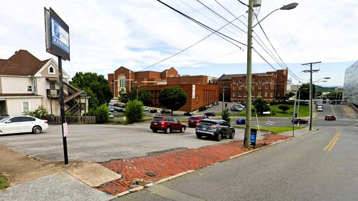 Federal Lot - 226 Day Ave SW Parking