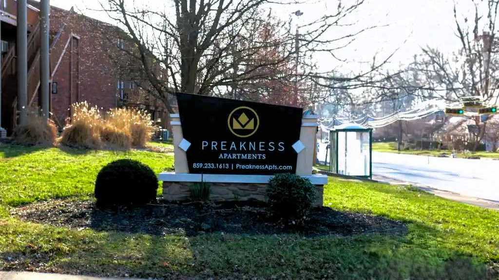 Preakness Apartments Lot - 733 Hill Rise Ct Parking