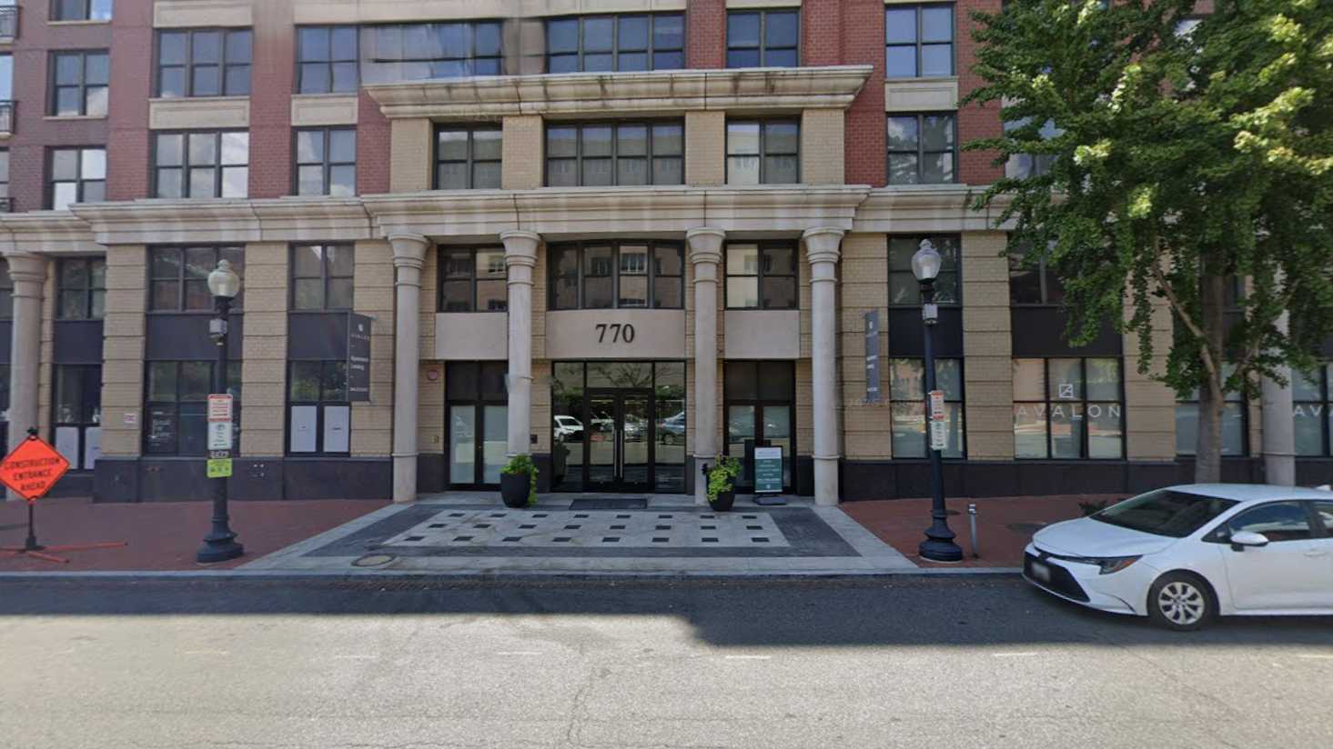 770 5th St NW Parking