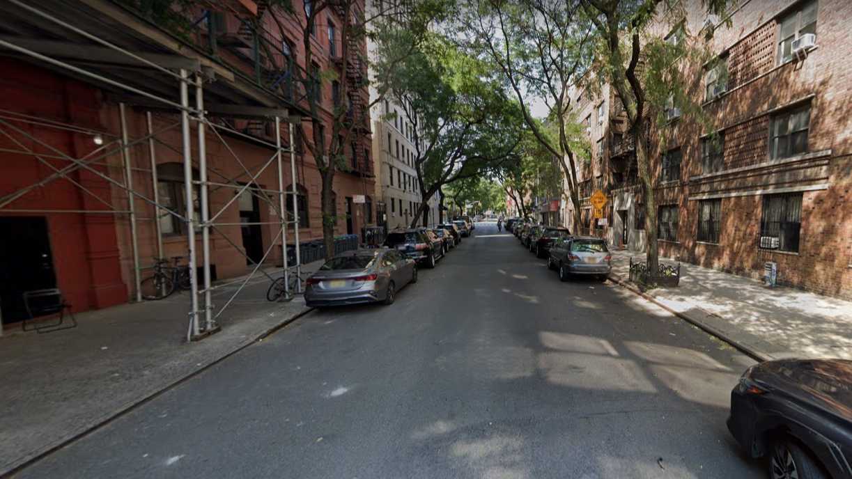 811 E 11th Street Parking