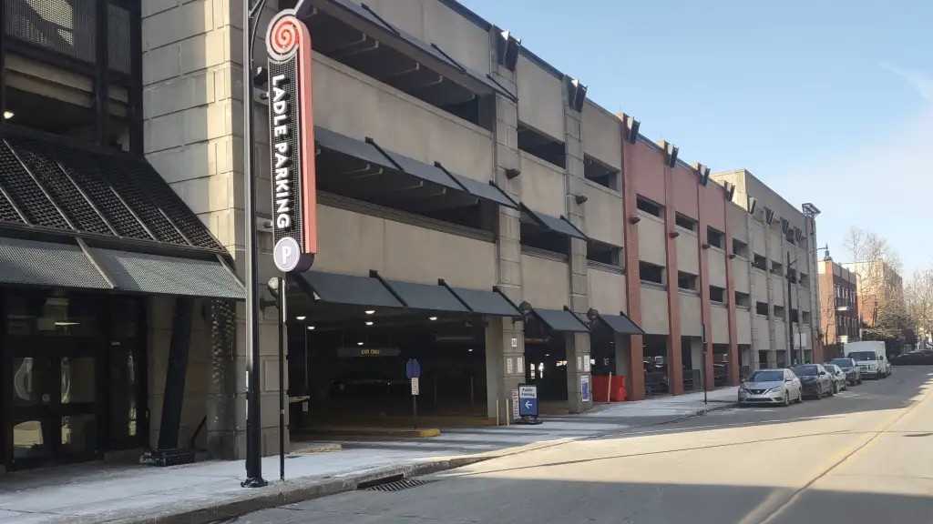 2640 Sidney St Parking