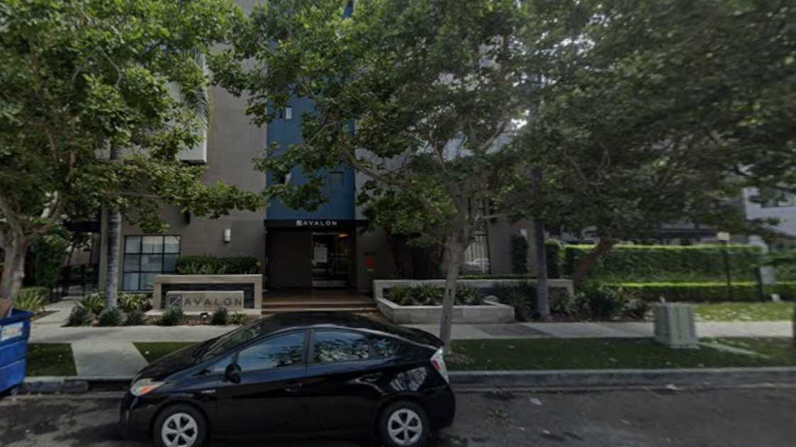 10945 Bluffside Drive - Avalon Studio City Parking