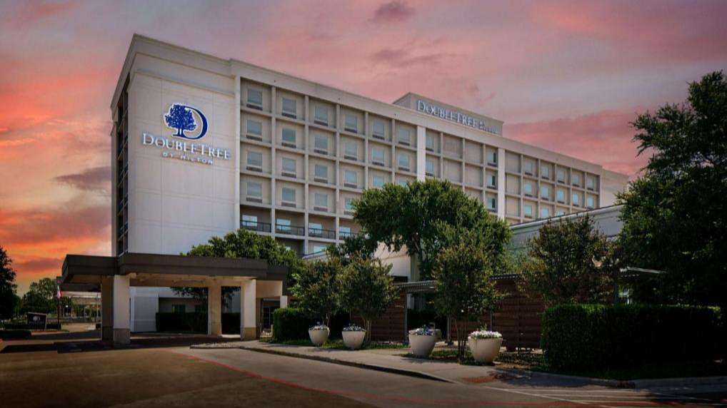 DoubleTree by Hilton DAL Airport Parking