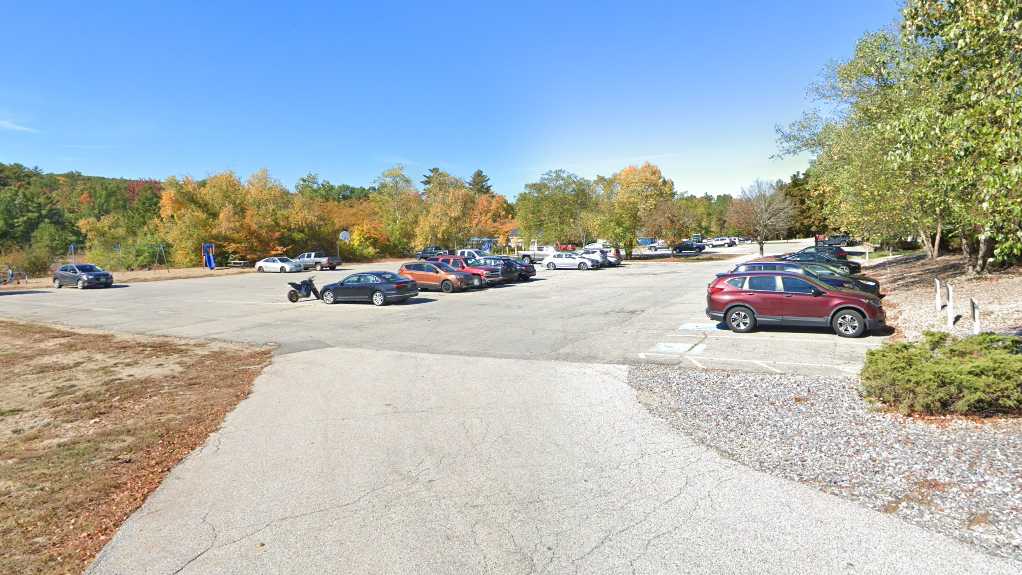 1445 Bodwell Rd 2a Parking