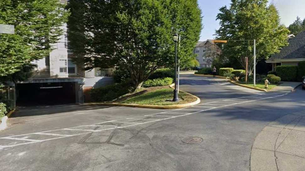 6332 E Lake Sammamish Pkwy NE Parking