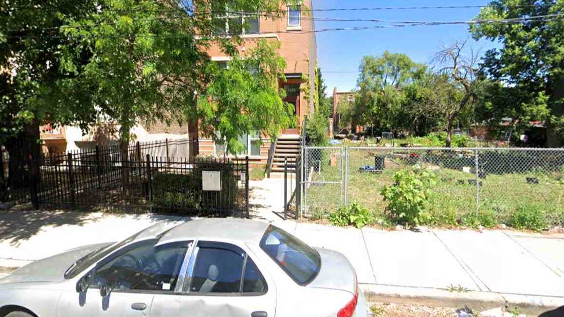 1259 S Fairfield Ave Parking