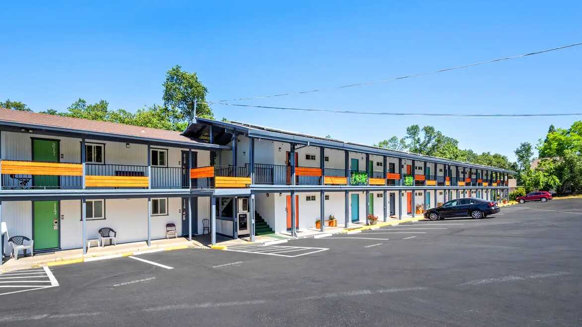 Quality Inn & Suites - Jackson 850 CA-49 Parking 