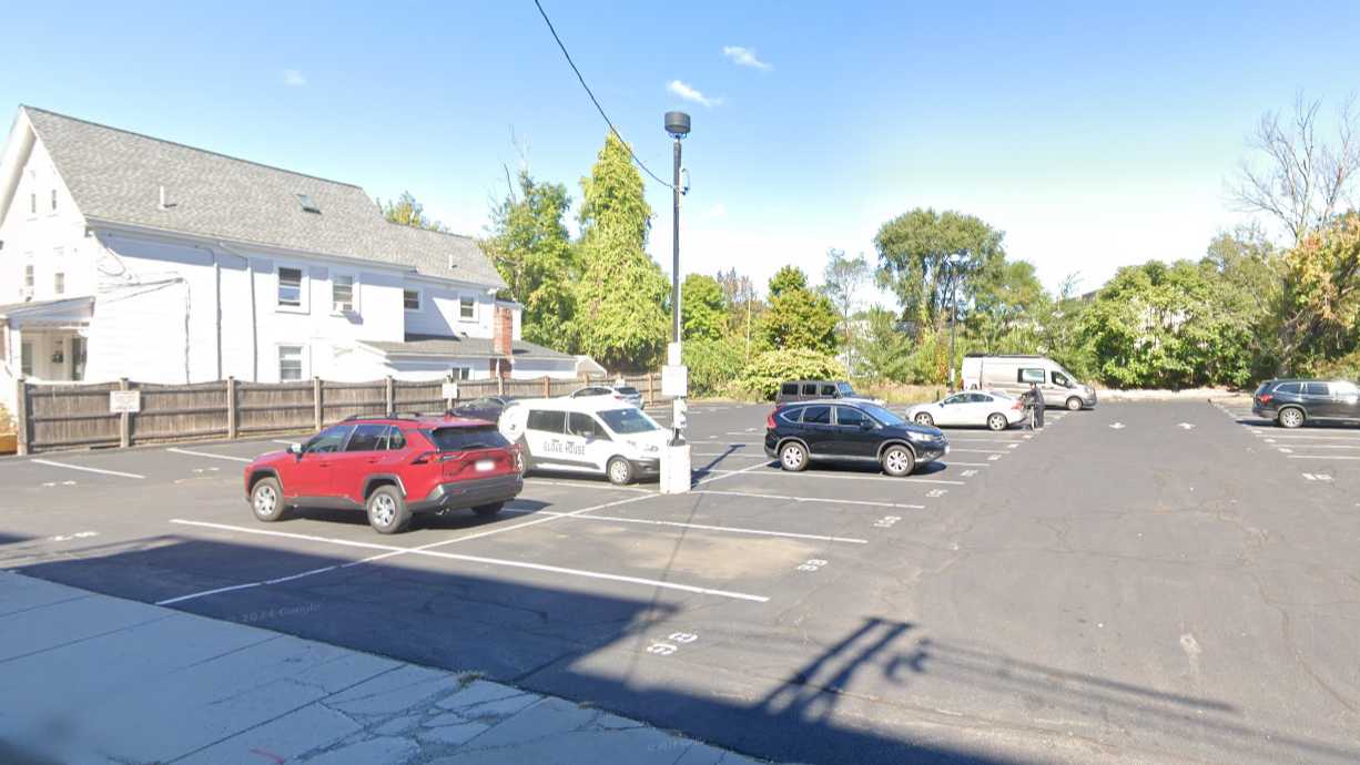 265 Pleasant St Parking