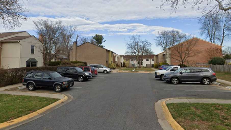 9621 Marston Ln Parking