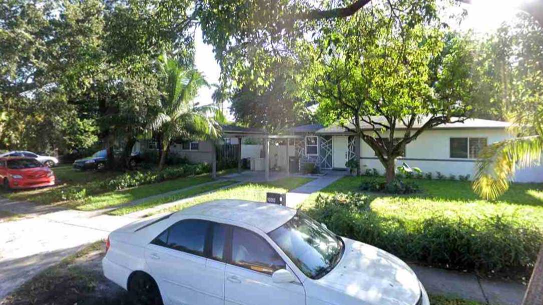 16065 NE 9th Pl Parking