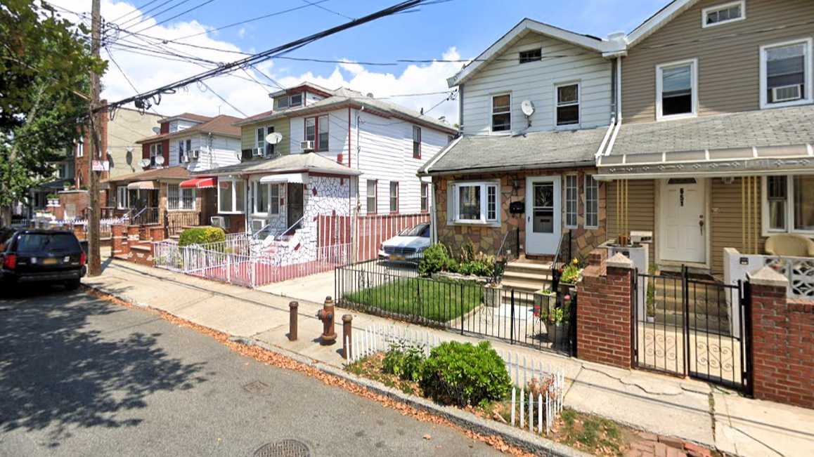 649 E 51st St Parking