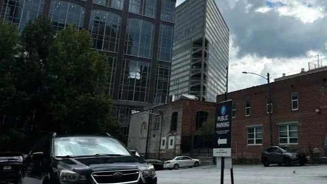 323 Ted Turner Dr Parking