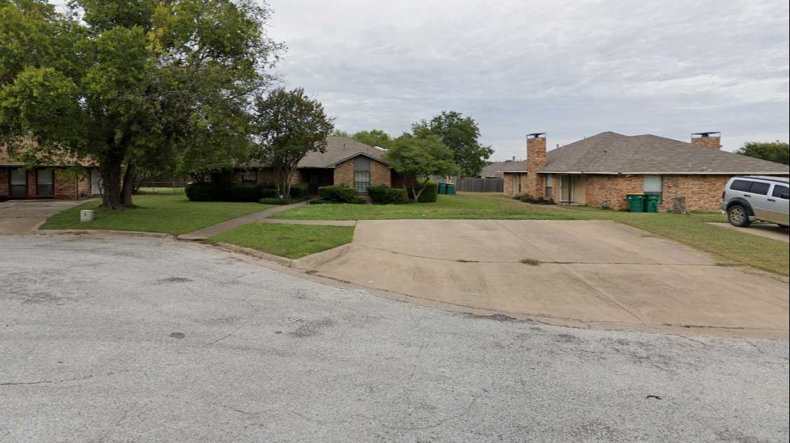 1729 Dynasty Cir Parking