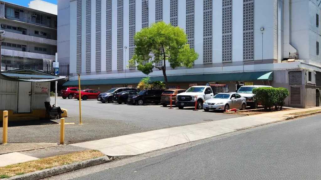 1568 Liona St. (1481 S King St.) - Kaheka Professional Center Lot