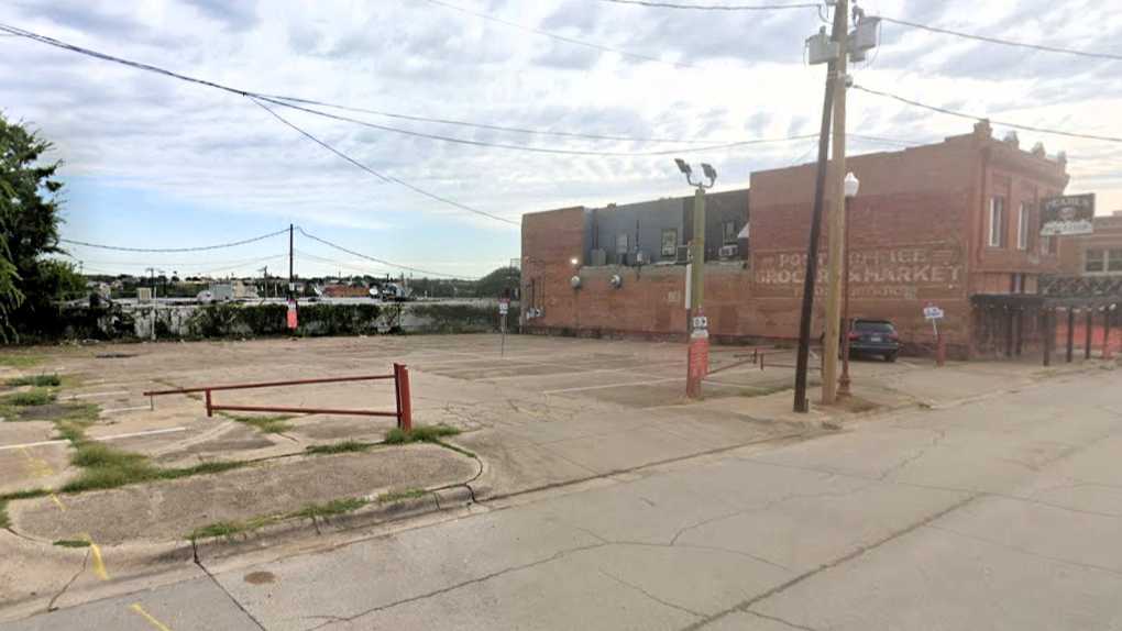 300 W. Exchange Ave. Pearls - Lot 956