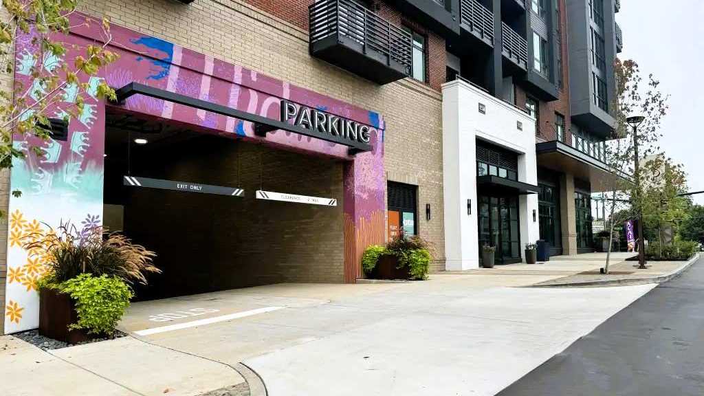 1113 Pecan Ave. (1710 Commonwealth Ave.) - Commonwealth Charlotte Multifamily Garage