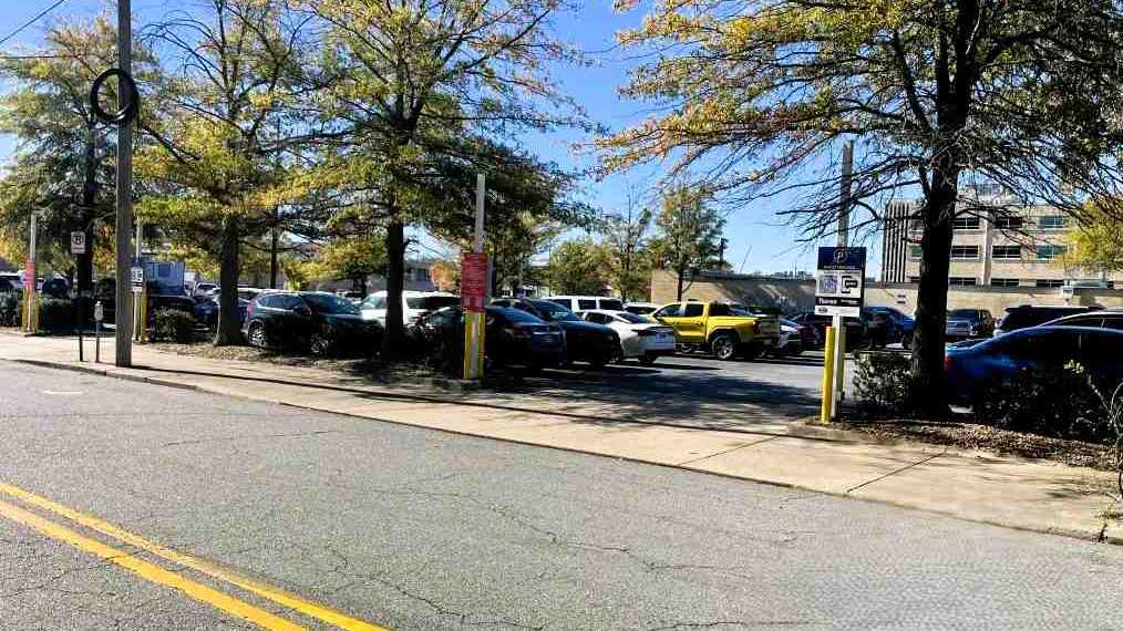 464 S State St (802 W Capitol Ave.) - Pontiac Lot