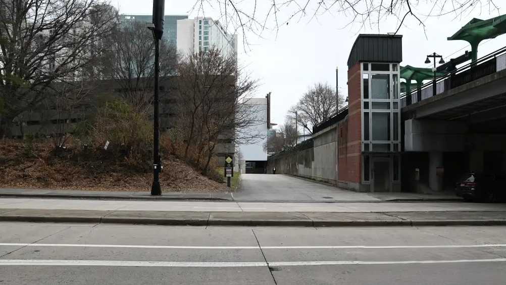 201 S College St. - Charlotte Plaza On Alley Spaces Lot