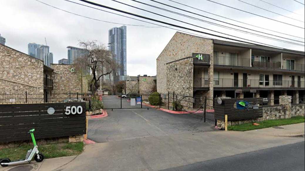 500 E Riverside Dr Parking