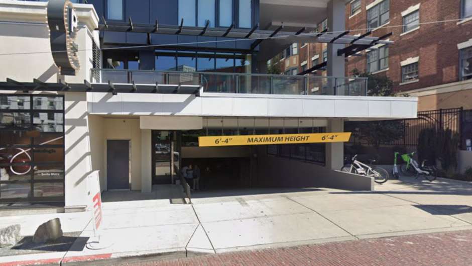 1524 Melrose Ave Parking-(P5516)