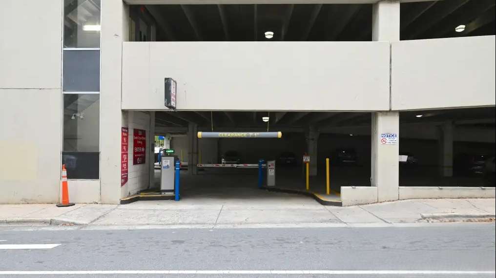 160 W MLK Jr. Blvd. (330 S Tryon St.) - Garage