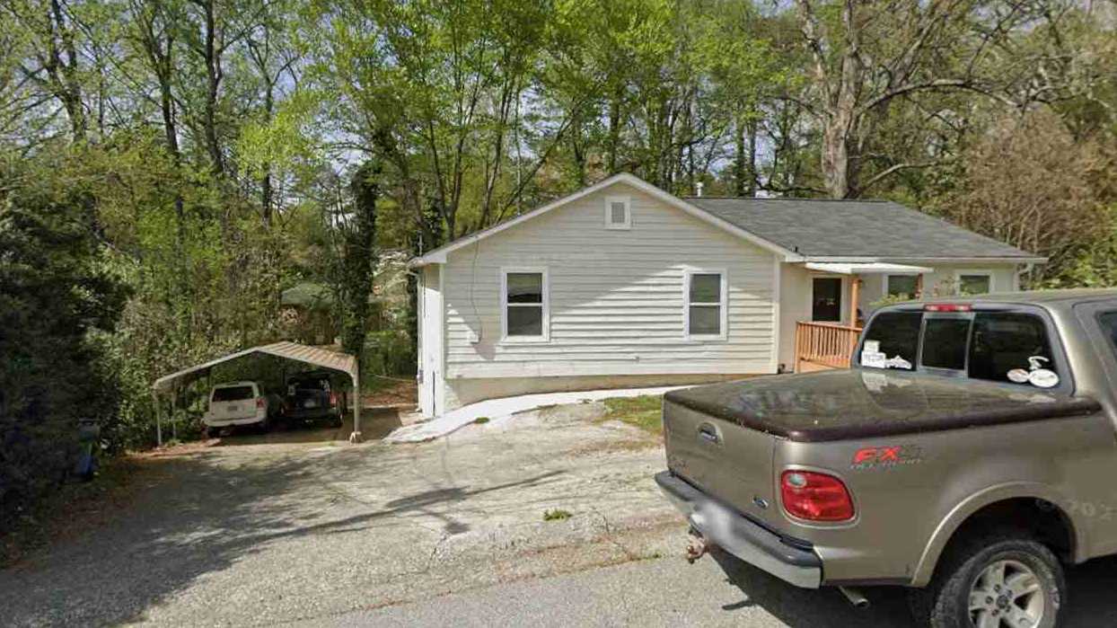 881 Cherokee Trail SE Parking