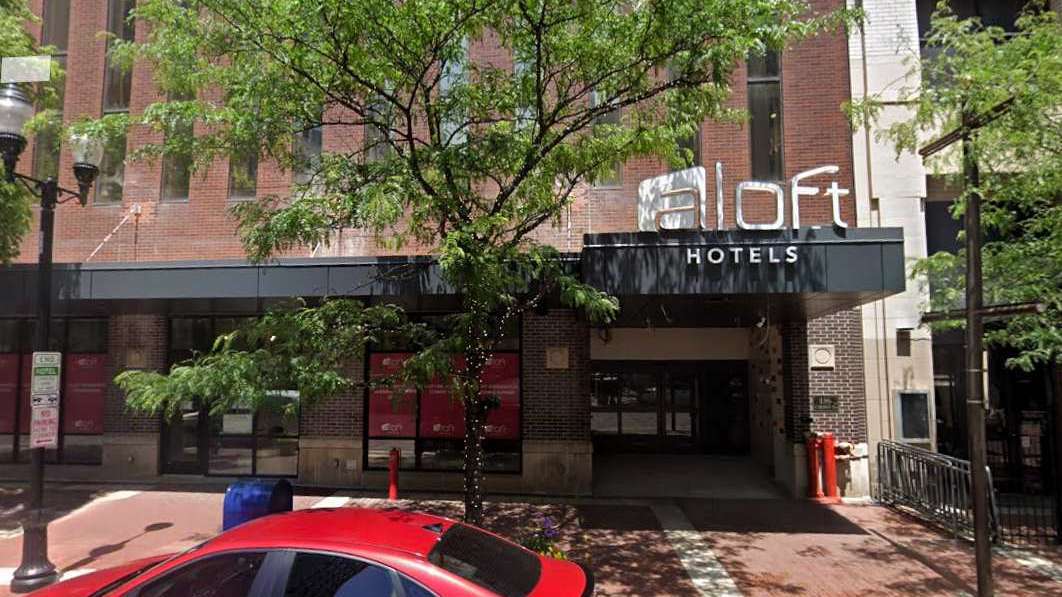 Aloft Indianapolis_136 E Market Street Parking