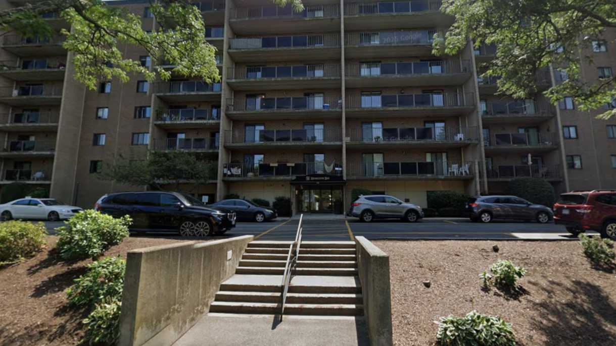 185 Quincy Shore Dr Parking