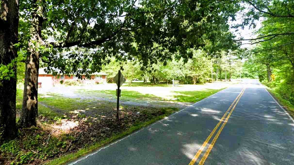 2032 Benefit Rd Parking