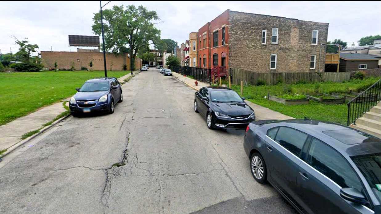 2720 W Gladys Ave Parking