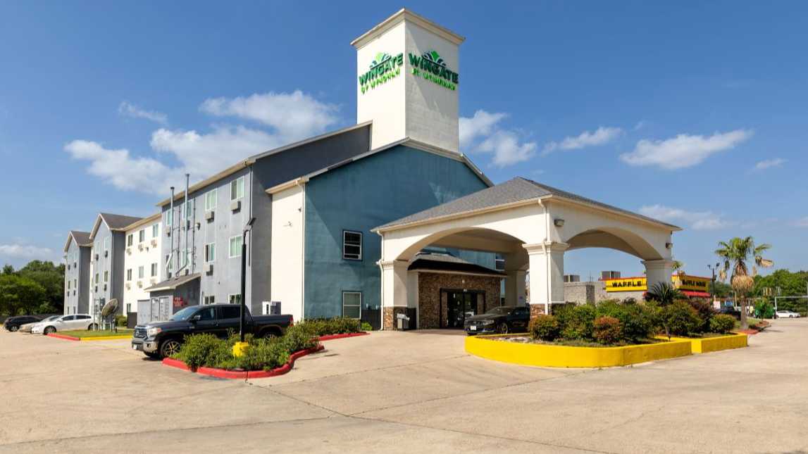 Wingate by Wyndham Humble/Houston Intercontinental Airport Parking