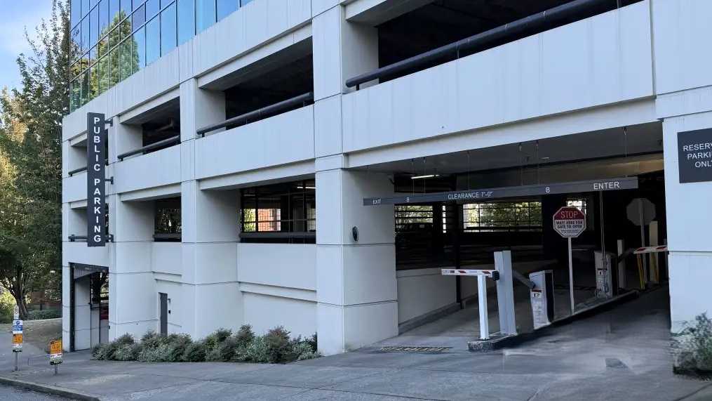 (M) 1048 E Cherry St. (600 Broadway) - Garage