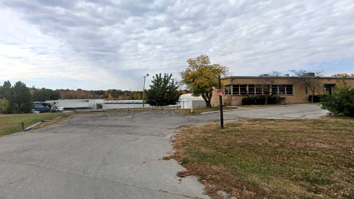 7600 N Church Rd Parking