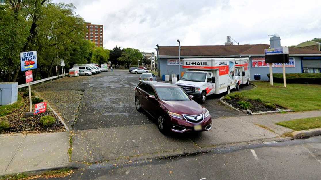 360 Thomas Boulevard Parking
