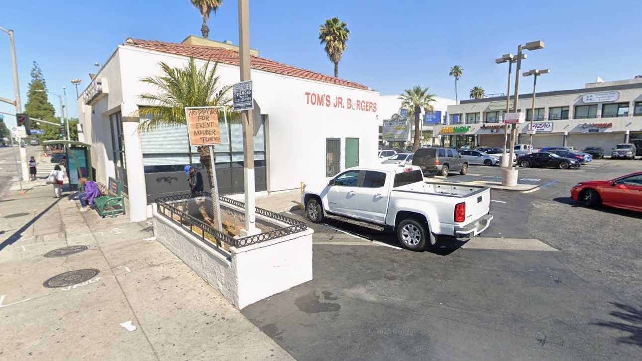 3994 S Figueroa St Parking