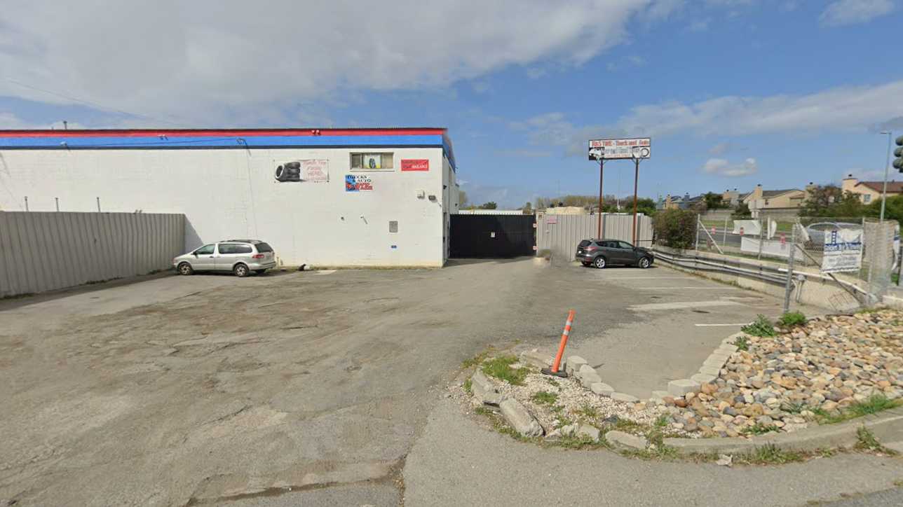 400 W Gertrude Ave Parking