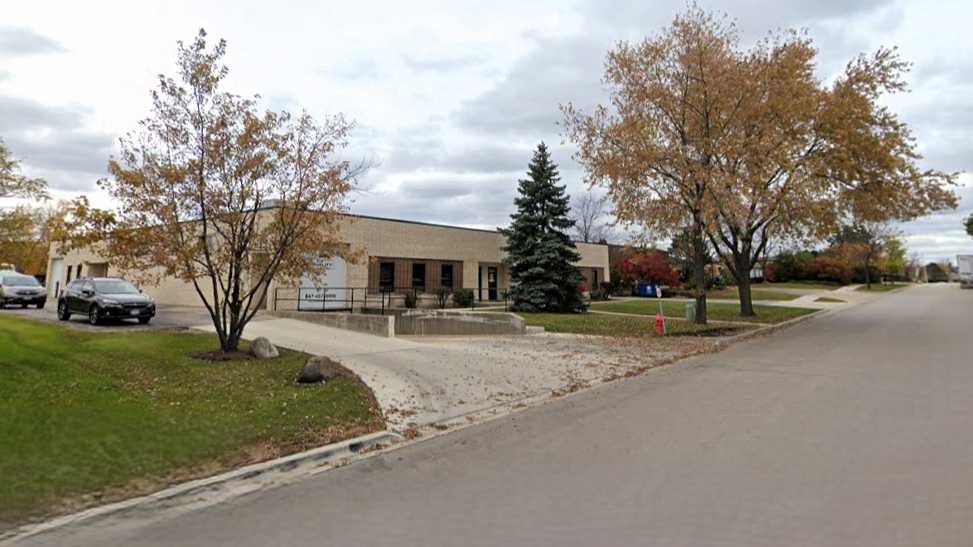 2328 Hammond Dr Parking