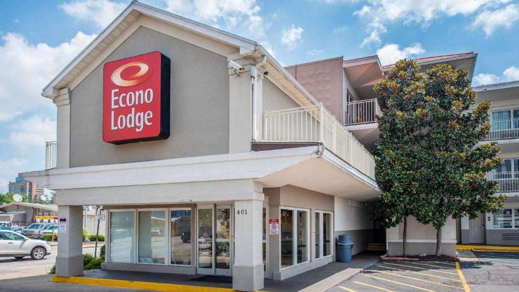 Econo Lodge SDF Airport Parking