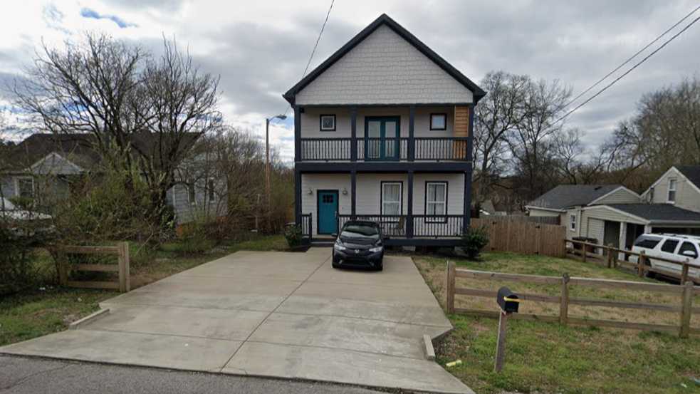 808 Chickasaw Ave Parking