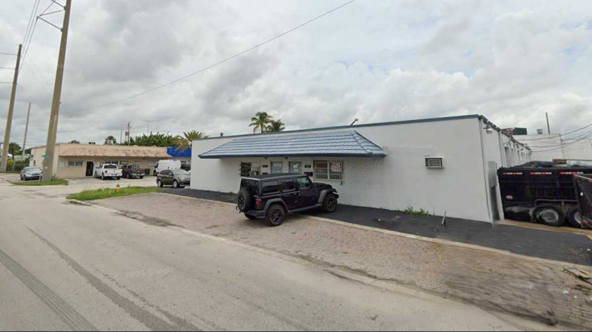 941 NW 35th Ct Parking