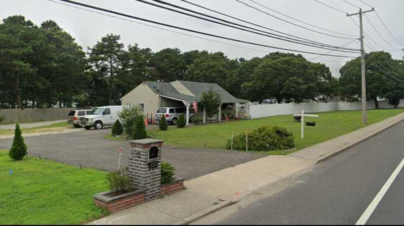 350 Hawkins Rd Parking