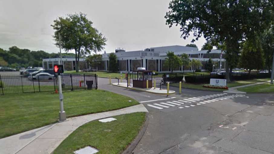 55 Merritt Blvd Parking