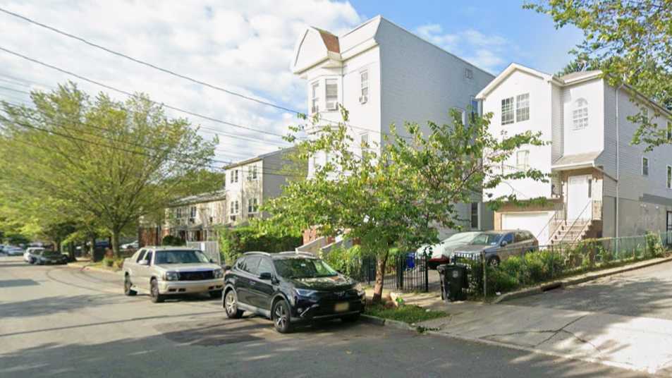 63 Chadwick Ave Parking