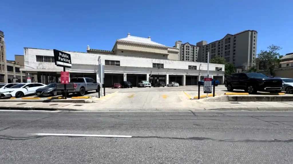 735 E. Travis St. - Lot 1727