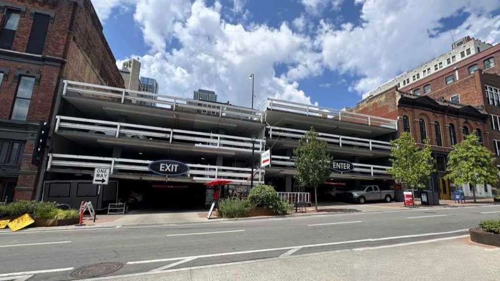 205 2nd Ave. N - White Front Garage (P3739)